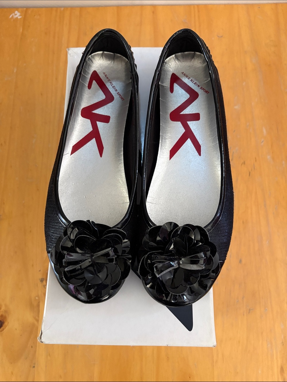 Anne Klein Sport Black Floral Applique Ballet Flats Sz 6.5